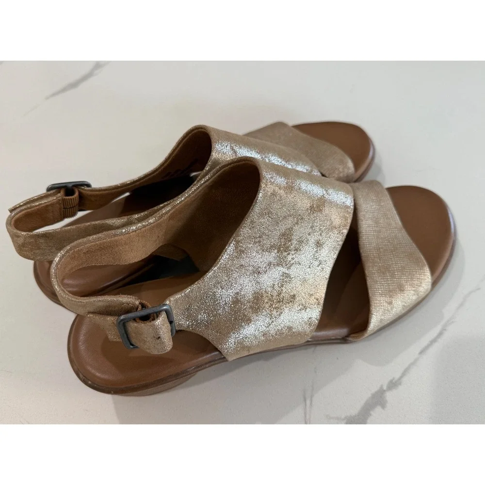 Comfortiva Pillowtop Nelma Gold Metallic Leather Slingback Sandals‎ Women's 10M